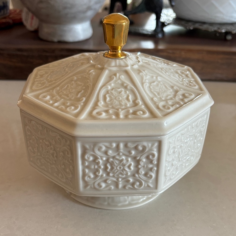 Elegant Lenox Cream Octagonal Trinket Box with hand painted 24k Gold Knob